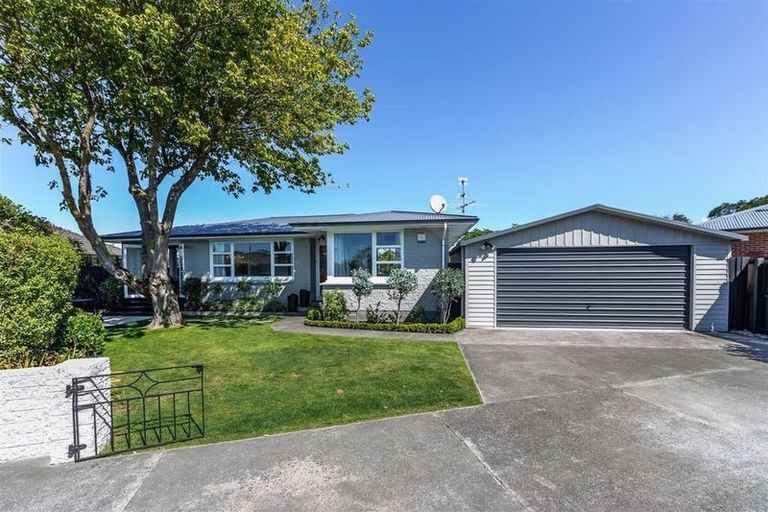 Photo of property in 28 Clipper Place, Redwood, Christchurch, 8051