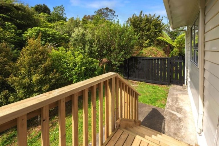 Photo of property in 5 Julia Place, Tawa, Wellington, 5028