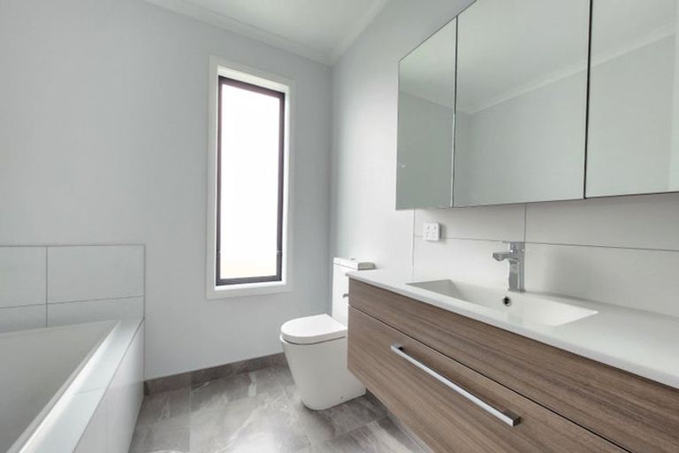 Photo of property in 12 Koreke Close, Kenepuru, Porirua, 5022