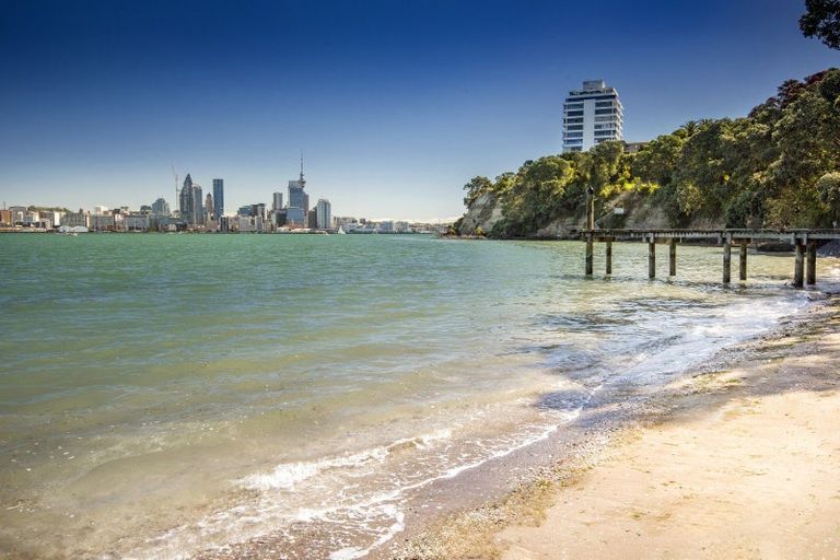 Photo of property in 5 Stanley Point Road, Stanley Point, Auckland, 0624