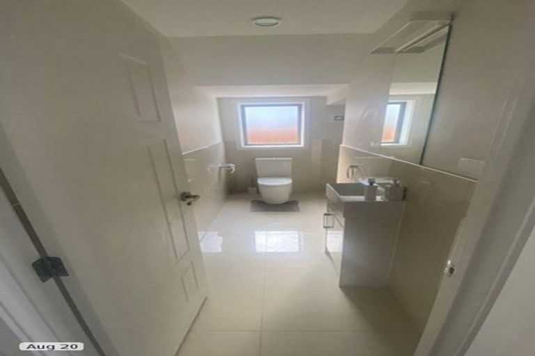 Photo of property in 70 Headland Drive, Long Bay, Auckland, 0630