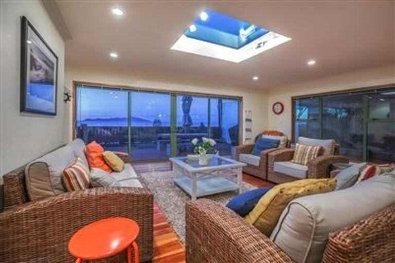 Photo of property in 10 Ocean Parade, Pukerua Bay, 5026