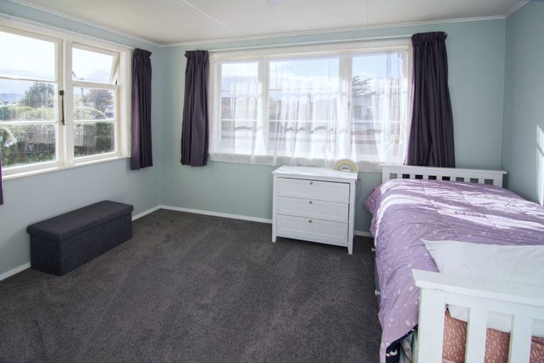 Photo of property in 14 Diamond Street, Carterton, 5713