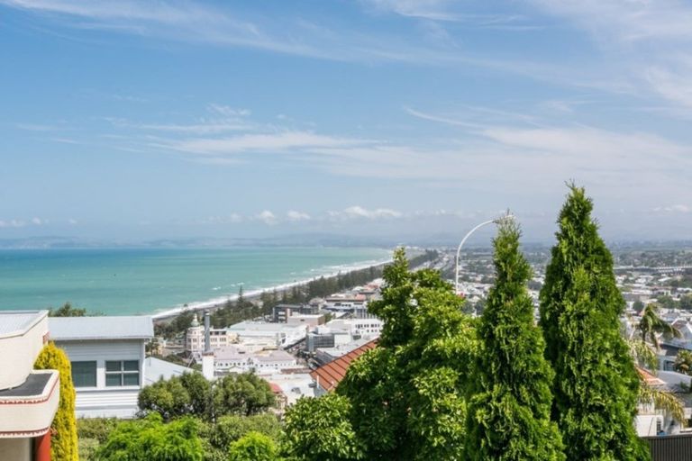 Photo of property in 5 Gladstone Road, Bluff Hill, Napier, 4110