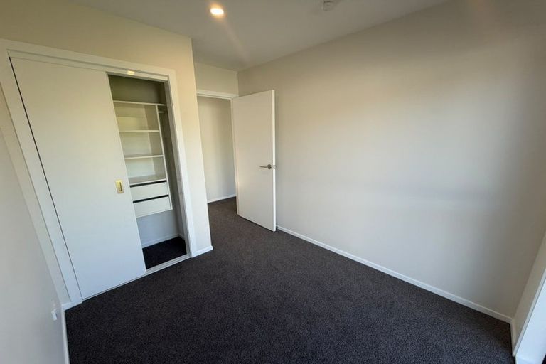 Photo of property in 27 Meadowood Drive, Unsworth Heights, Auckland, 0632
