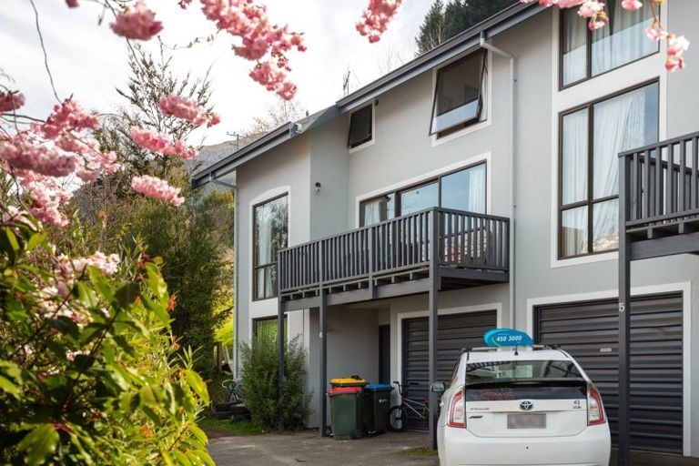 Photo of property in 4 Sainsbury Road, Fernhill, Queenstown, 9300