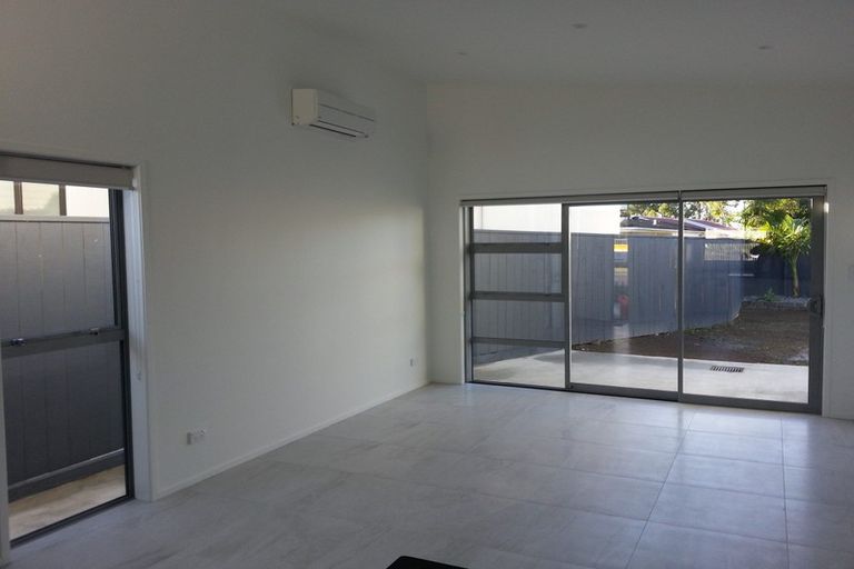 Photo of property in 36 Caribbean Drive, Unsworth Heights, Auckland, 0632
