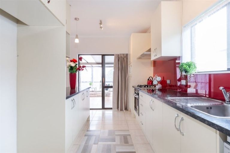 Photo of property in 71 Miro Street, New Lynn, Auckland, 0600