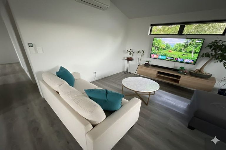 Photo of property in 57 Kelman Road, Kelston, Auckland, 0602