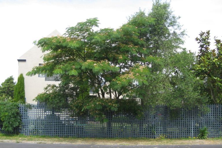 Photo of property in 1/128 Mcfaddens Road, St Albans, Christchurch, 8052