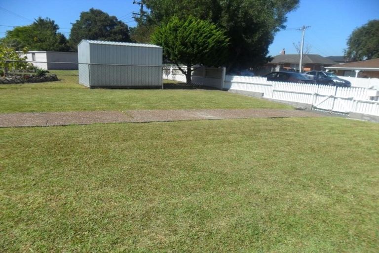 Photo of property in 34 Buscomb Avenue, Henderson, Auckland, 0610