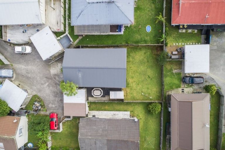 Photo of property in 3/24a Waimumu Road, Massey, Auckland, 0614