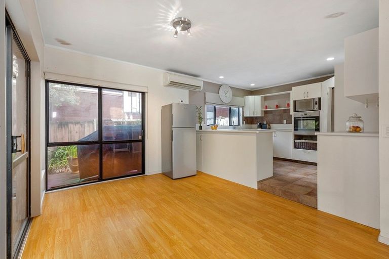 Photo of property in 2/26 Centorian Drive, Windsor Park, Auckland, 0632