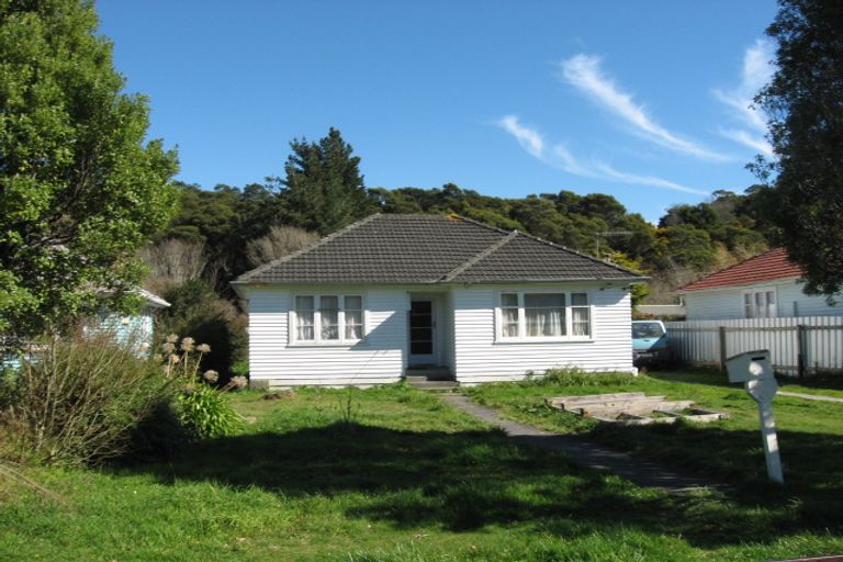 Photo of property in 40 Dover Road, Wainuiomata, Lower Hutt, 5014
