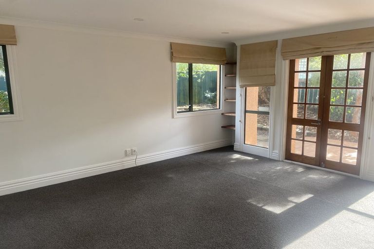 Photo of property in 28 Eccleston Hill, Thorndon, Wellington, 6011