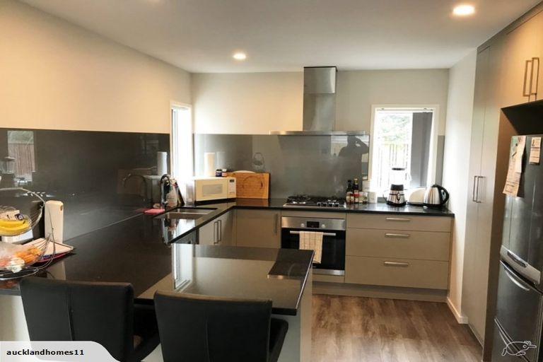 Photo of property in 4 Ruhanui Lane, Pakuranga Heights, Auckland, 2010