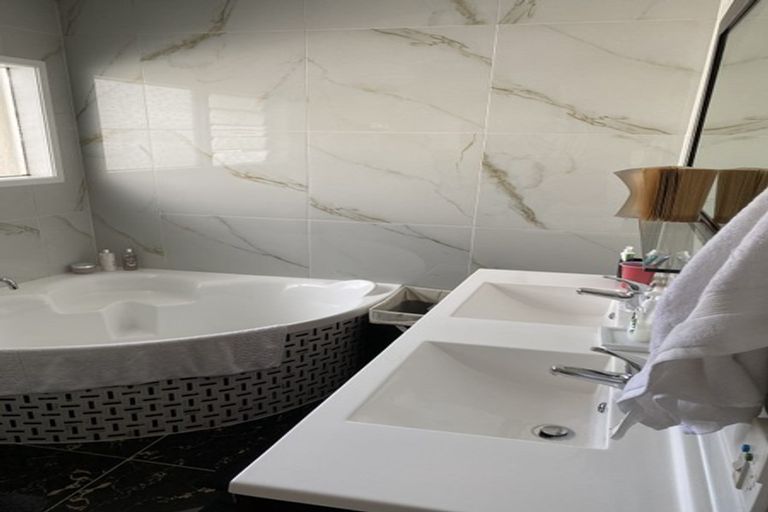 Photo of property in 20 Grenada Avenue, Forrest Hill, Auckland, 0620