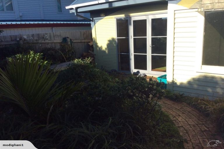 Photo of property in 19 Milne Terrace, Island Bay, Wellington, 6023