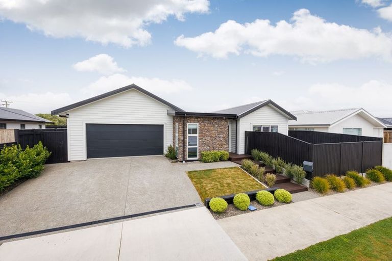 Photo of property in 72 Freedom Drive, Kelvin Grove, Palmerston North, 4414