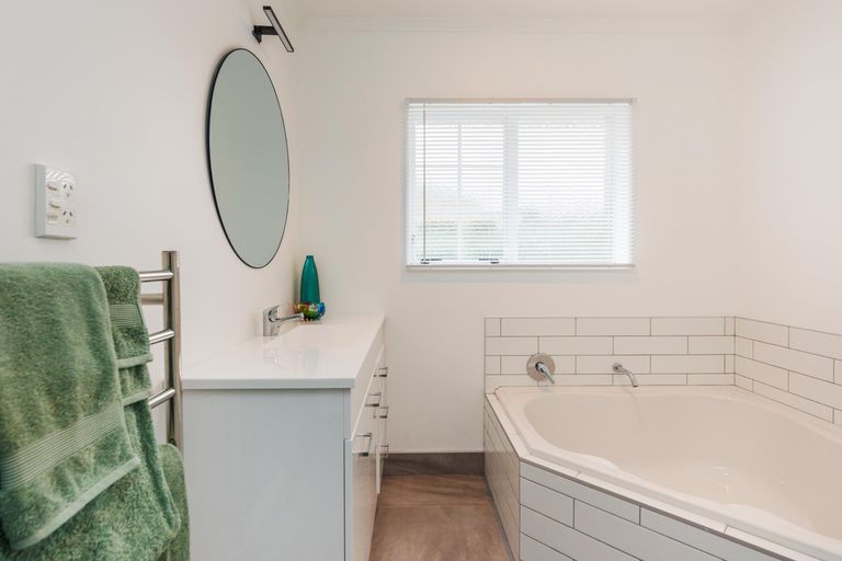 Photo of property in 5 Olive Grove, Highbury, Palmerston North, 4412