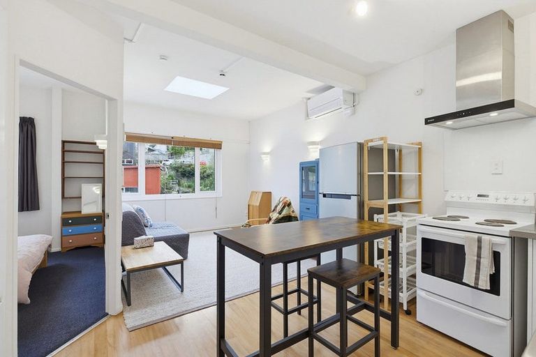 Photo of property in Parkland Flats, 15/51 Adams Terrace, Kelburn, Wellington, 6021