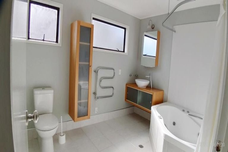 Photo of property in 722 East Coast Road, Pinehill, Auckland, 0632