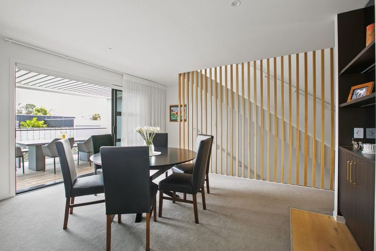 Photo of property in 2/11a Baring Terrace, Strandon, New Plymouth, 4312