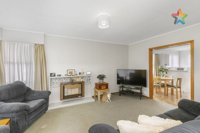 Photo of property in 15 Momona Street, Wainuiomata, Lower Hutt, 5014