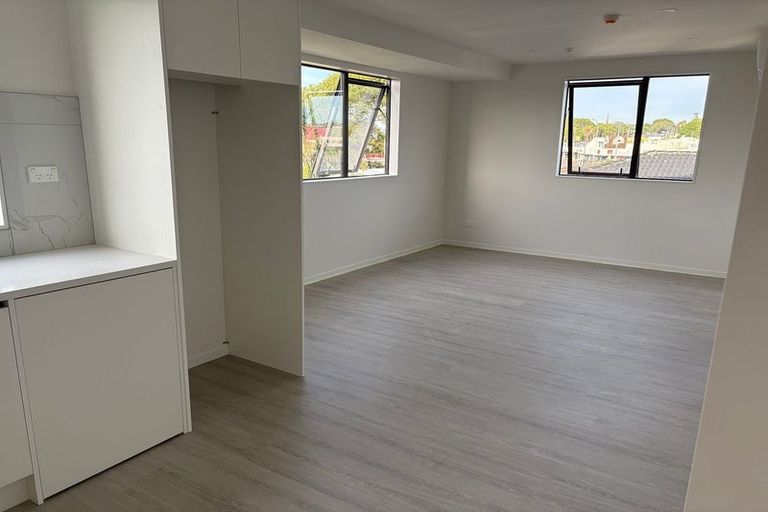 Photo of property in 3/45 Dale Crescent, Pakuranga, Auckland, 2010