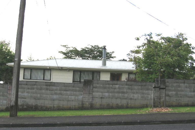 Photo of property in 52 Sherwood Avenue, Te Atatu South, Auckland, 0610