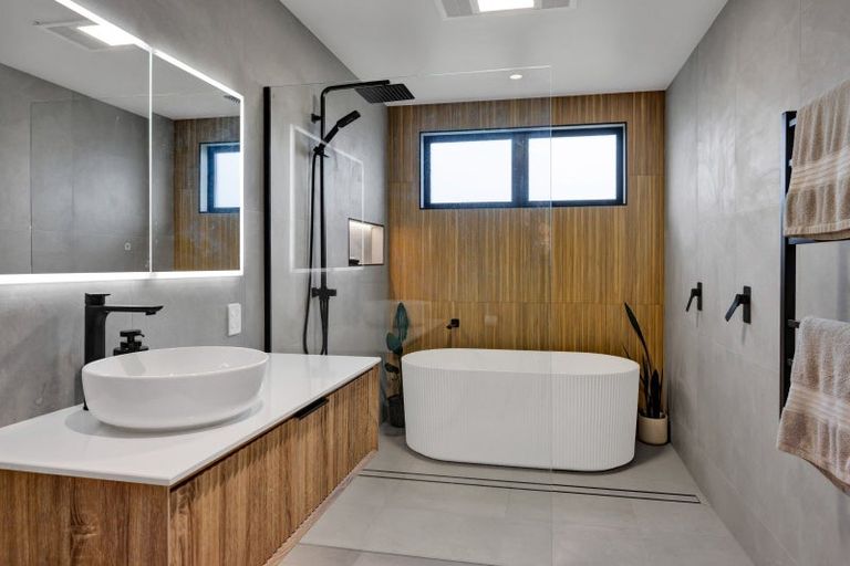 Photo of property in 66 Flint Road West, Stratford, 4332