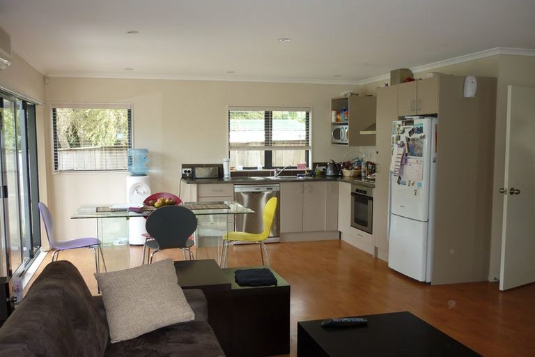 Photo of property in 64a Golf Road, New Lynn, Auckland, 0600