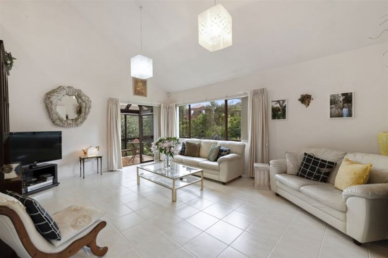 Photo of property in 2/12 Centorian Drive, Windsor Park, Auckland, 0632