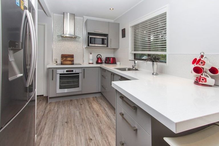Photo of property in 1/16 Cornelian Crescent, Half Moon Bay, Auckland, 2012