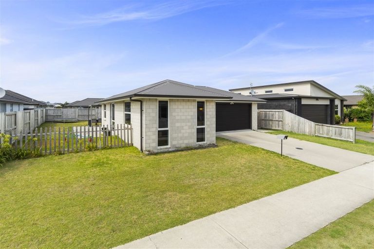 Photo of property in 15 Batty Street, Papamoa Beach, Papamoa, 3118