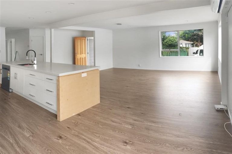 Photo of property in 32 Becker Drive, Weymouth, Auckland, 2103