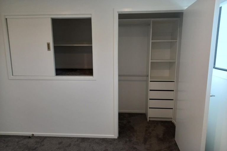 Photo of property in 5/2 Jadewynn Drive, Massey, Auckland, 0614