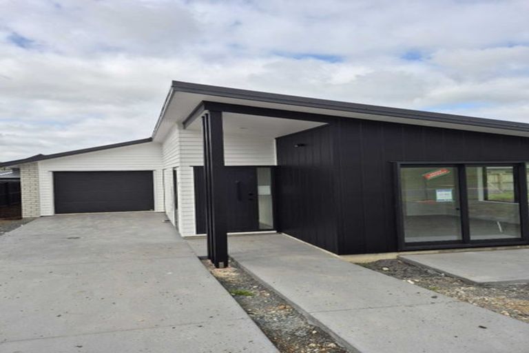Photo of property in 1 Arohanui Road, Karaka, 2124