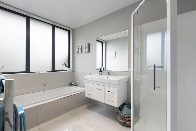 Photo of property in 28 The Close, Greenhithe, Auckland, 0632