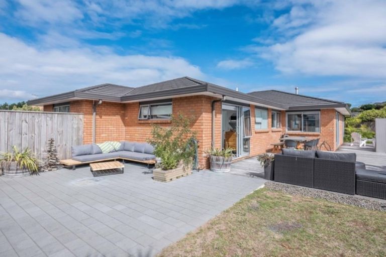Photo of property in 33 Campion Road, Waikanae Beach, Waikanae, 5036