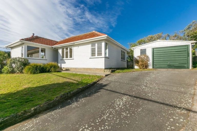 Photo of property in 37 Clifford Road, Johnsonville, Wellington, 6037