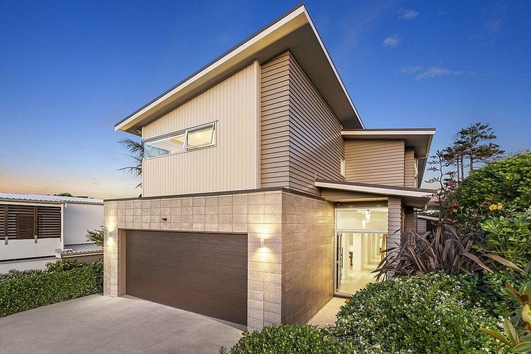 Photo of property in 2a Rushden Terrace, Red Beach, 0932