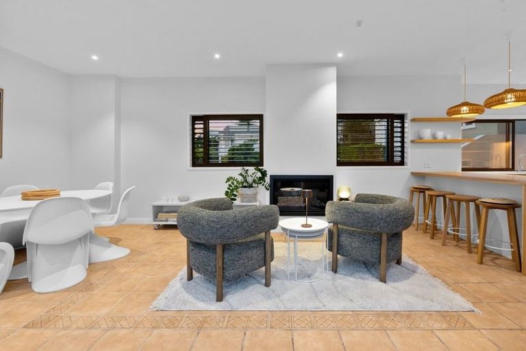 Photo of property in 14b Alfred Street, Northcote Point, Auckland, 0627