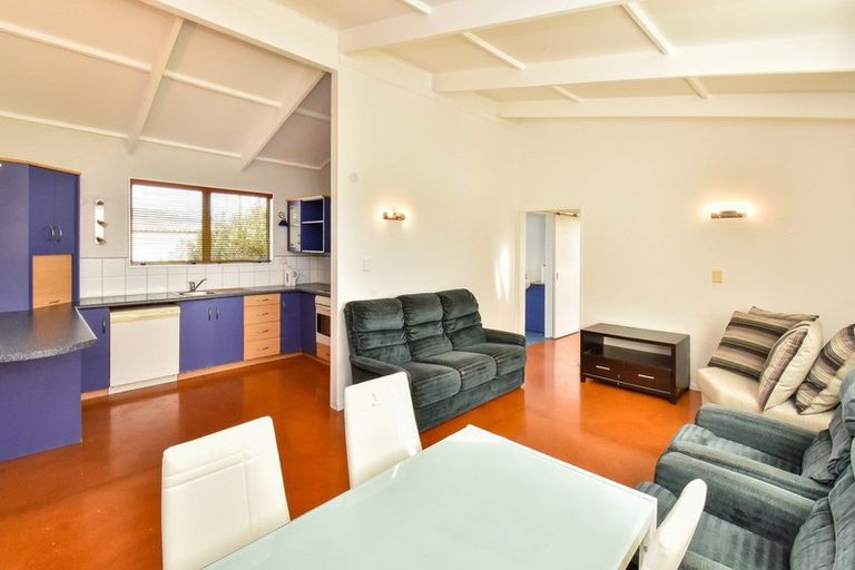 Photo of property in 2 Barnard Place, Manurewa East, Auckland, 2102