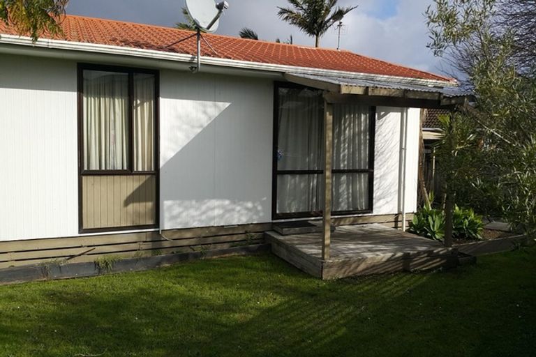 Photo of property in 1/15 Cyril Crescent, West Harbour, Auckland, 0618