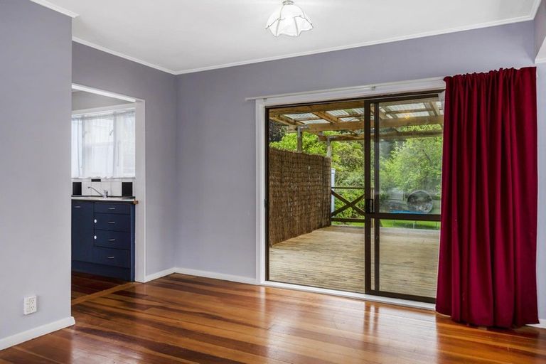 Photo of property in 21 York Place, Cannons Creek, Porirua, 5024