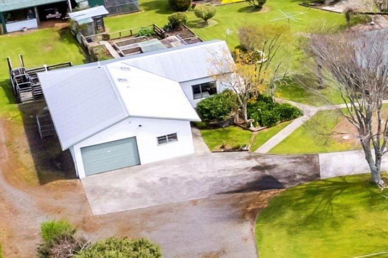 Photo of property in 484 Corbett Road, Lepperton, New Plymouth, 4373