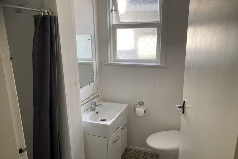 Photo of property in 87 Queens Drive, Lyall Bay, Wellington, 6022