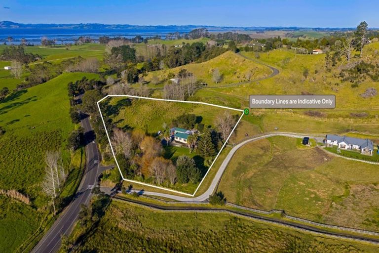Photo of property in 2257 South Head Road, South Head, Helensville, 0874