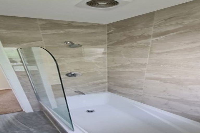 Photo of property in 72 Stewart Drive, Newlands, Wellington, 6037